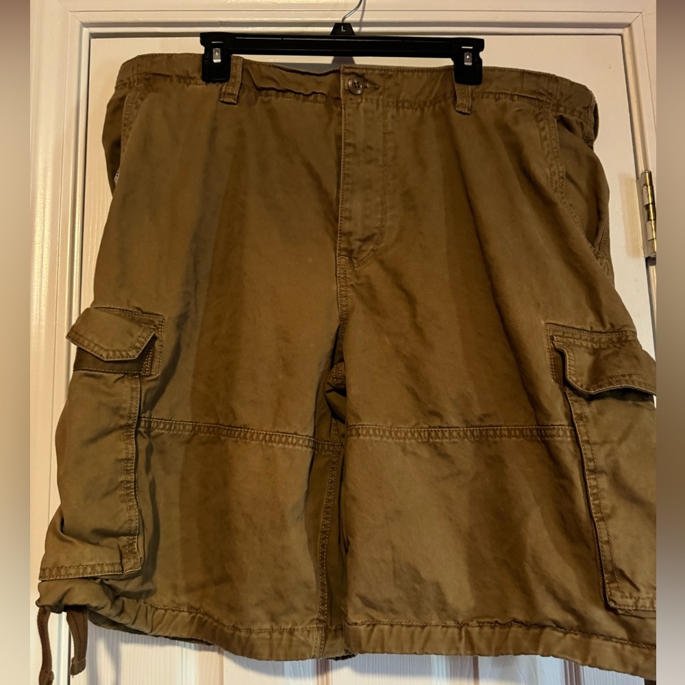 Old navy cargo shorts size 42